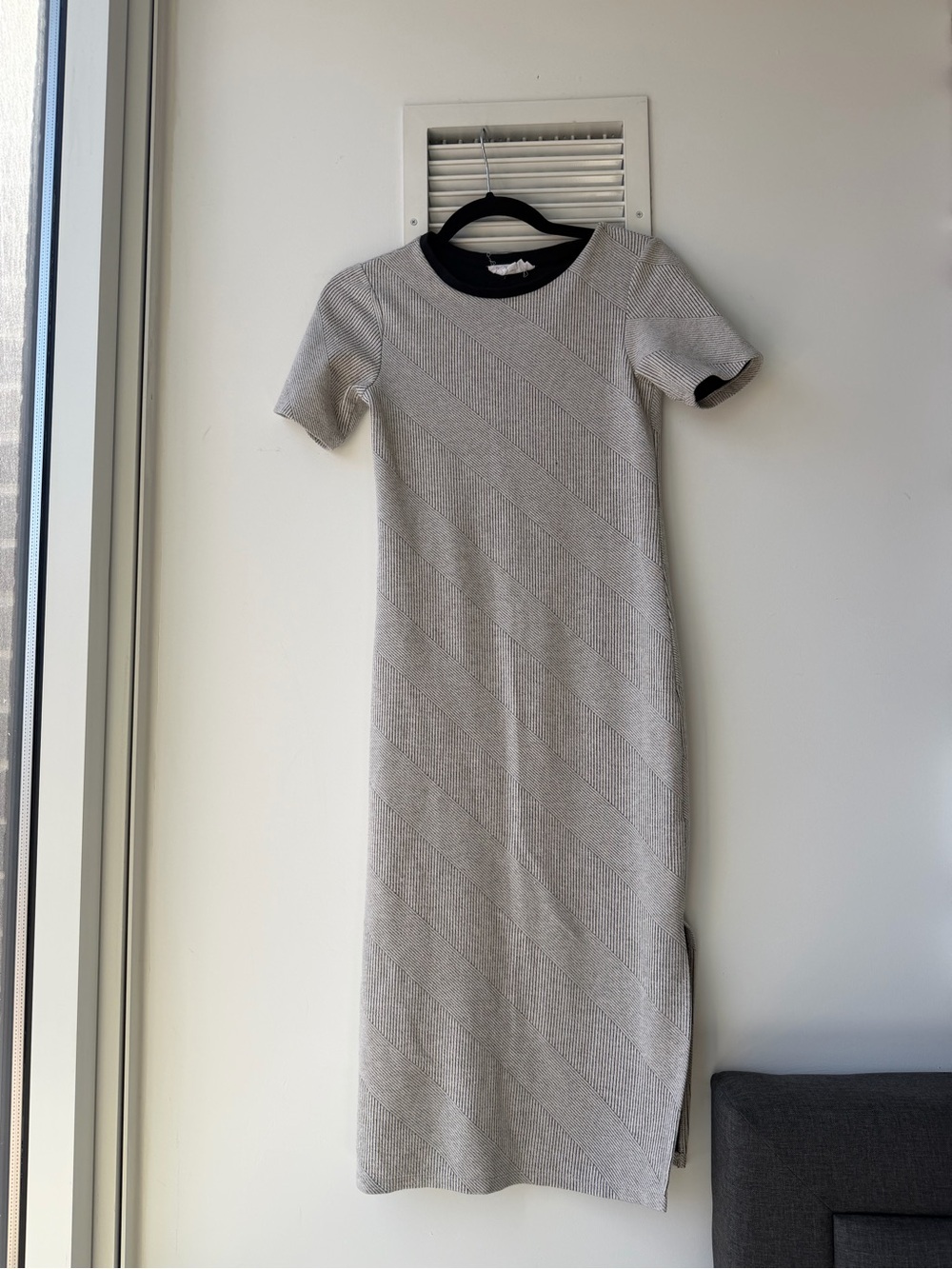 Women’s Short-Sleeve Crewneck Midi Dress in Light Gray XS